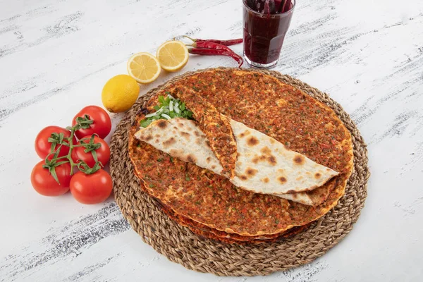 Nce Hamurdan Yapılmış Türk Mutfağı Kıyma Lahmacun — Stok fotoğraf