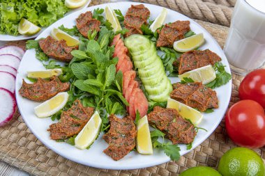 Geleneksel Türk Çiğ eti. (Cig Kofte) Türk yemeği.