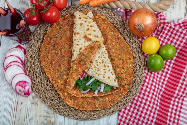 Ahşap Masada Mercimek Çorbası Türkçe Mercimek Corbasi — Stok fotoğraf