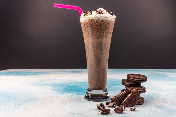 Buatan Sendiri Cookies Cream Milkshake Tall Glass — Stok Foto