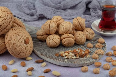İtalyan cantuccini kurabiyeleri. tatlı bademli kurabiye bisküvileri (amaretti).