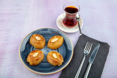 Türk Tatlısı / Badem ve Şerbet şuruplu küçük kekler