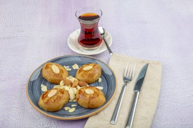 Sekerpare, şuruplu, ramazanlı ve ziyafetli geleneksel Türk tatlısı.