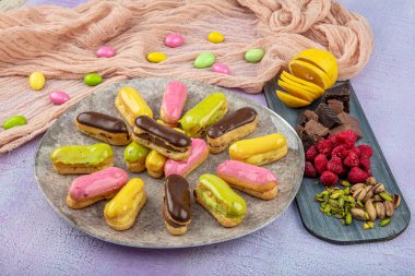 Fıstık tozlu Ekler Pasta / Çikolatalı Donut