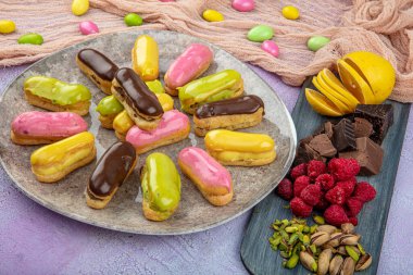 Fıstık tozlu Ekler Pasta / Çikolatalı Donut