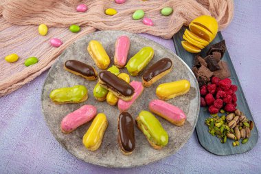 Fıstık tozlu Ekler Pasta / Çikolatalı Donut