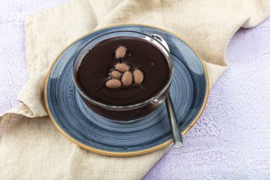 Şam fıstıklı çikolatalı puding..