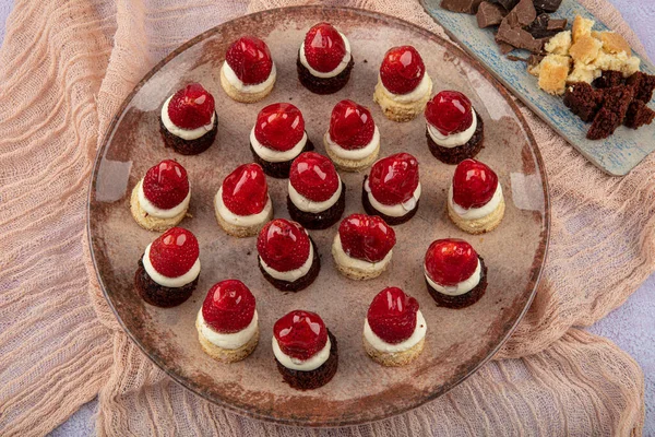 Turkish Style Pastry Products Strawberry Petifur Fruit Tartolet — Stock Photo, Image