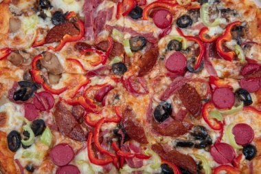  Karışık pizza, pizza zeytin, mantar, domates, peynir, sos ve daha fazlası. Üst Manzara. Yemek geçmişi. metin ve harf için boşluk kopyala.