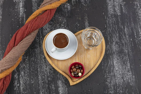 Traditioneller Türkischer Kaffee Keramiktasse Auf Schwarzem Holztisch Serviert Auf Dem — Stockfoto