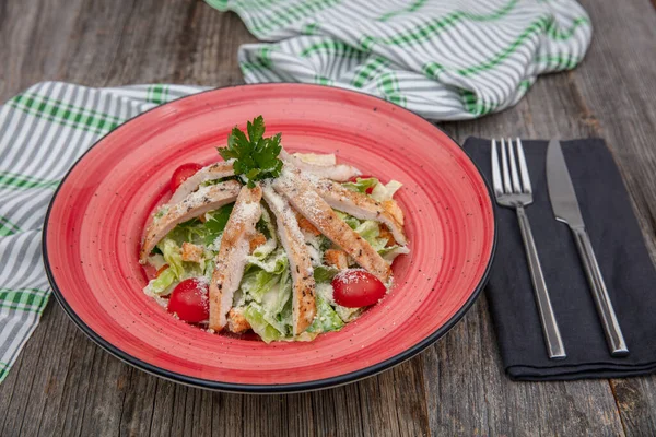 Insalata Pollo Alla Griglia Sana Cesare Con Crostini Cucina Insalata — Foto Stock