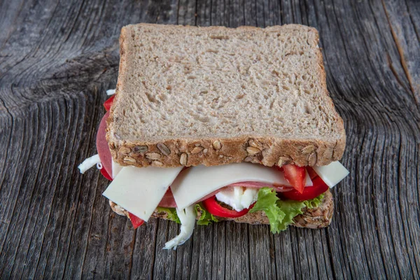 Fresh Sandwich Salami Tomatoes Lettuce Cheddar Cheese — Stock Photo, Image