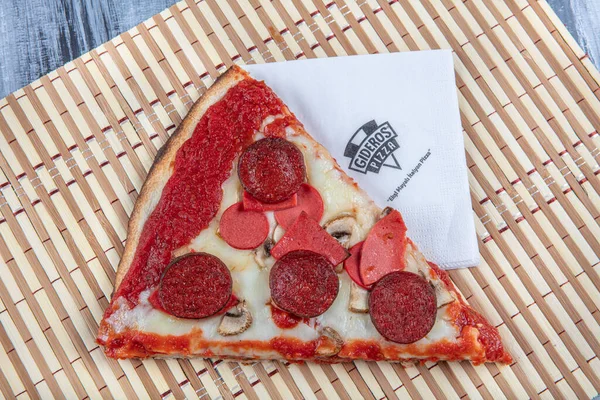 Italiensk Läcker Färsk Varm Bakad Pizza Blandad Pizza Pizzaoliver Svamp — Stockfoto