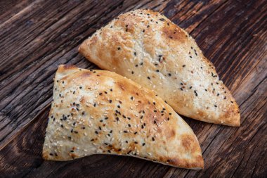 Susamlı özel lavaş ekmeği. Kebap, kabarık ve çıtır çıtır.