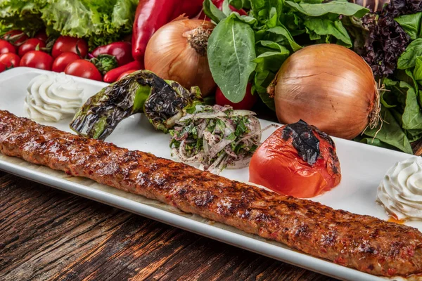 Kebab Agneau Haché Aux Légumes Cuisine Turque Adana Kebab — Photo