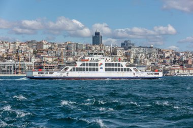 İstanbul, Türkiye - 29 Mart 2019; İstanbul Boğazı 'nda DO (İstanbul Deniz Otobüsleri) Feribotları. Eminonu, keşif gezisini Harem yapıyor. İstanbul Türkiye.