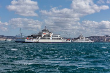 İstanbul, Türkiye - 29 Mart 2019; İstanbul Boğazı 'nda DO (İstanbul Deniz Otobüsleri) Feribotları. Eminonu, keşif gezisini Harem yapıyor. İstanbul Türkiye.