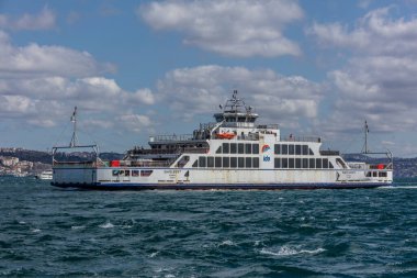 İstanbul, Türkiye - 29 Mart 2019; İstanbul Boğazı 'nda DO (İstanbul Deniz Otobüsleri) Feribotları. Eminonu, keşif gezisini Harem yapıyor. İstanbul Türkiye.