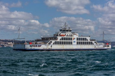 İstanbul, Türkiye - 29 Mart 2019; İstanbul Boğazı 'nda DO (İstanbul Deniz Otobüsleri) Feribotları. Eminonu, keşif gezisini Harem yapıyor. İstanbul Türkiye.