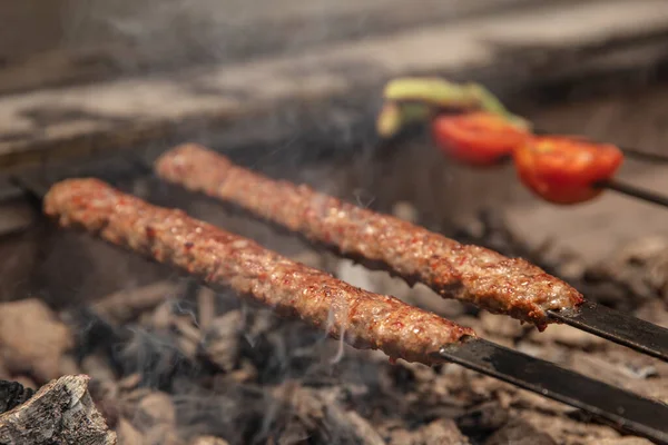 Kebap Lokantasında Kebap Kebap Geleneksel Türk Adana Kebabı — Stok fotoğraf