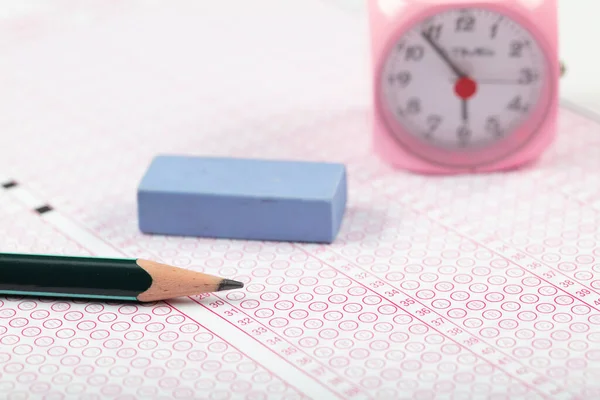 Estudiantes Escuela Manos Tomando Exámenes Examen Escritura Celebración Lápiz Forma — Foto de Stock