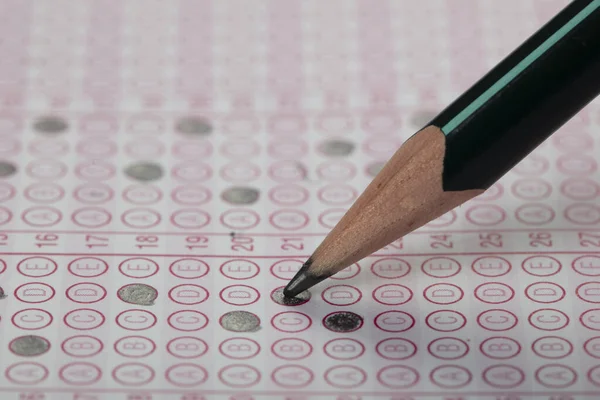 Scuola Studenti Mani Sostenere Esami Scrittura Esame Tenendo Matita Forma — Foto Stock