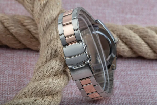 Männer Casual Modische Armbanduhr Luxus Herrenuhr Vor Farbigem Hintergrund — Stockfoto