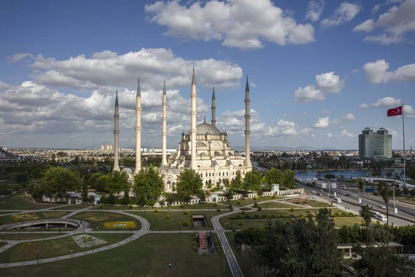 Adana Sabanci清真寺和Adana中央公园 土耳其阿达纳 — 图库照片