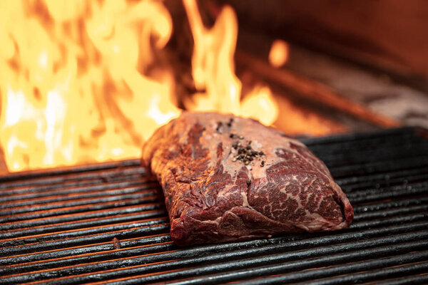 Стейк из угольной говядины
. 