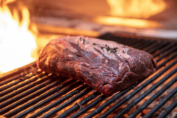 Стейк из угольной говядины
. 