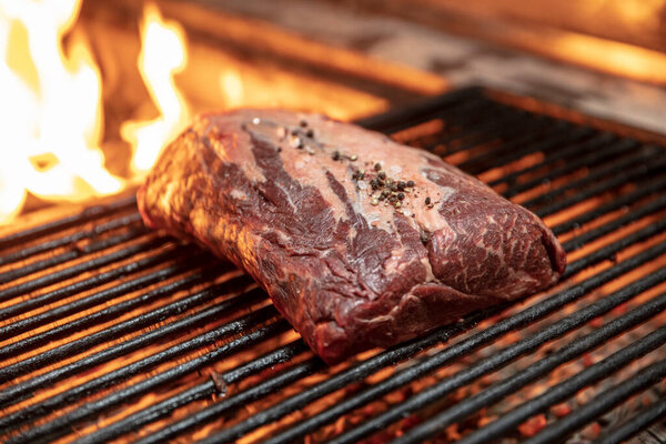 Стейк из угольной говядины
. 