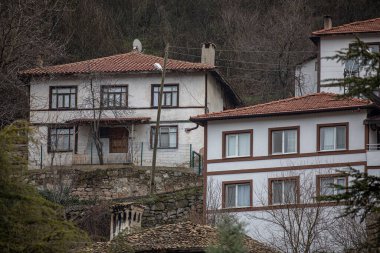 Goynuk, Bolu, Türkiye - 27 Ocak 2019; Bolu 'nun tarihi bir ilçesi olan Goynuk - Türkiye. Geleneksel Osmanlı evleri. Güzel eski evleri olan ünlü bir yer..