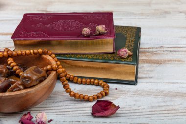 Premium tarihli Ramazan Kareem kavramı ve Kuran kitabı. 