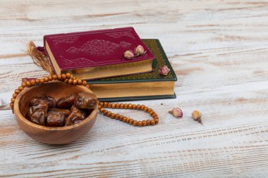 Premium tarihli Ramazan Kareem kavramı ve Kuran kitabı. 