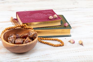 Premium tarihli Ramazan Kareem kavramı ve Kuran kitabı. 