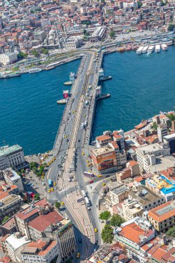 İstanbul, Türkiye - 9 Haziran 2013; İstanbul hava fotoğrafı, helikopterden 1500 feet uzakta. Helikopterden Tarihi Yarımada, Topkapı Sarayı, Gülhane Parkı, Ayasofya, Mavi Cami ve Marmara Denizi manzarası.