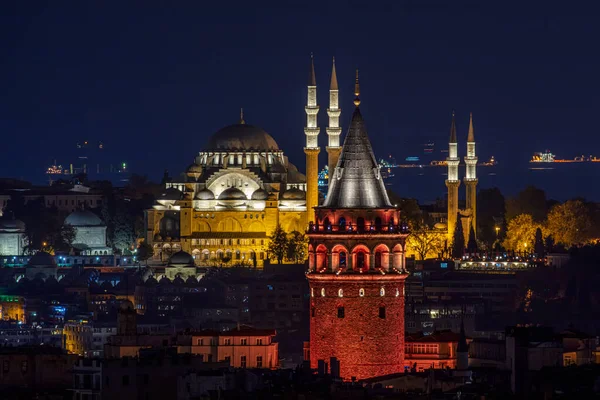Galata Tower Και Suleymaniye Τζαμί Βράδυ Στην Κωνσταντινούπολη Την Τουρκία — Φωτογραφία Αρχείου