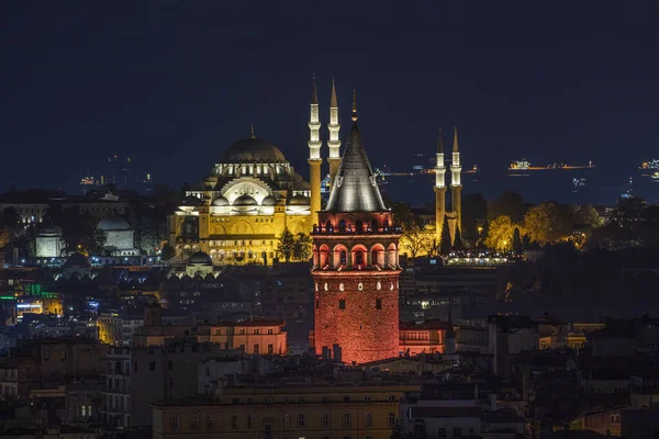 Galata Tower Και Suleymaniye Τζαμί Βράδυ Στην Κωνσταντινούπολη Την Τουρκία — Φωτογραφία Αρχείου