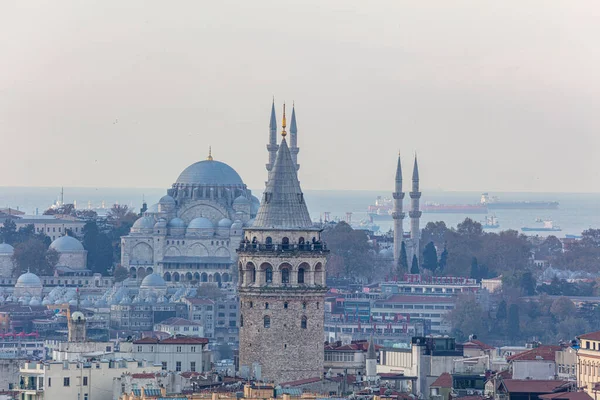 Torre Galata Construída Pela Mesquita Genovesa Suleymaniye Construída Pelos Otomanos — Fotografia de Stock