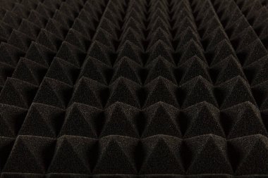 Ses geçirmez Akustik siyah gri köpük emici, piramit tarzı dolgu tabanlı ses kayıt stüdyosu duvar kağıdı arka planı olarak duvara iliştirilmiş sesi oda dışına indirmek ve korumak için