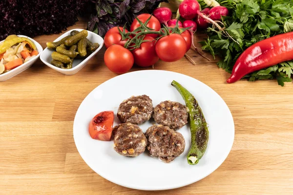 Турецкая Еда Kofte Kofta Cheddar Фрикадельки Кебаб Кебап — стоковое фото