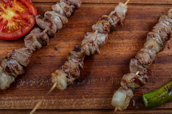 Espetos Carne Espetos Lixo Kebab Apetitoso Paus Madeira — Fotografia de Stock