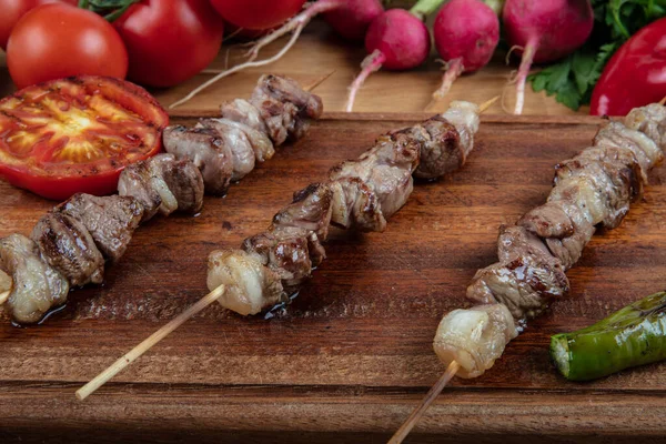 Espetos Carne Espetos Lixo Kebab Apetitoso Paus Madeira — Fotografia de Stock