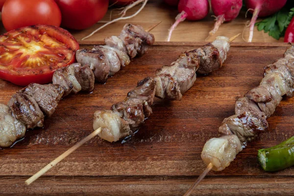 Espetos Carne Espetos Lixo Kebab Apetitoso Paus Madeira — Fotografia de Stock