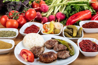 Türk Gıda Kofte veya Kofta / Pirinçli Köfte Yığını.