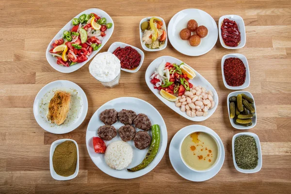 Turkisk Restaurang Köttbullar Meny Kofte Meny Bordet Köttbullar Soppor Desserter — Stockfoto