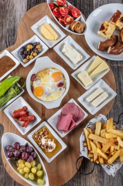 Türk mutfağı kahvaltı tabağı, aşçılık konsepti 