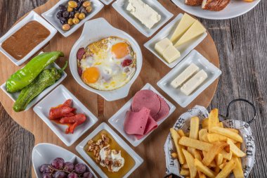 Türk mutfağı kahvaltı tabağı, aşçılık konsepti 