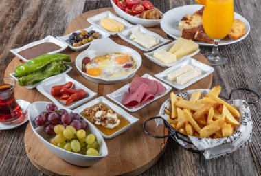 Türk mutfağı kahvaltı tabağı, aşçılık konsepti 