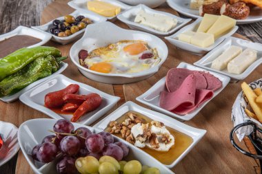 Türk mutfağı kahvaltı tabağı, aşçılık konsepti 